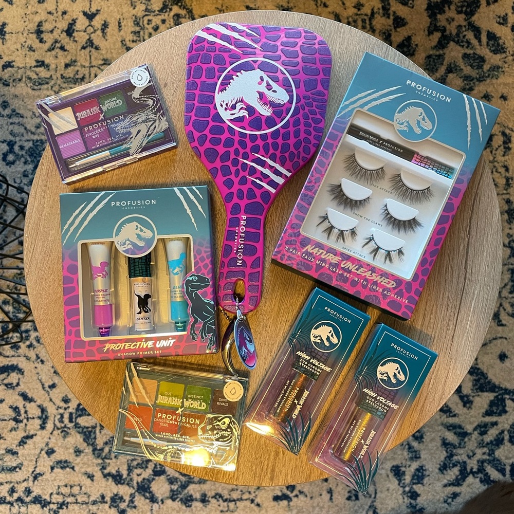Profusion Jurassic World eye makeup set